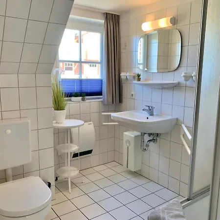 Zum Leuchtturm - 3 *